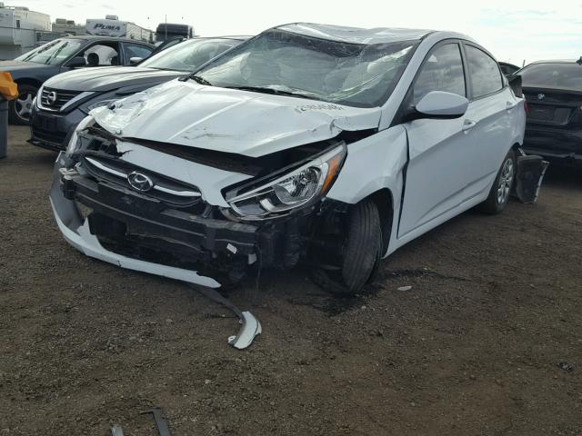 KMHCT4AE6GU001237 - 2016 HYUNDAI ACCENT SE WHITE photo 2