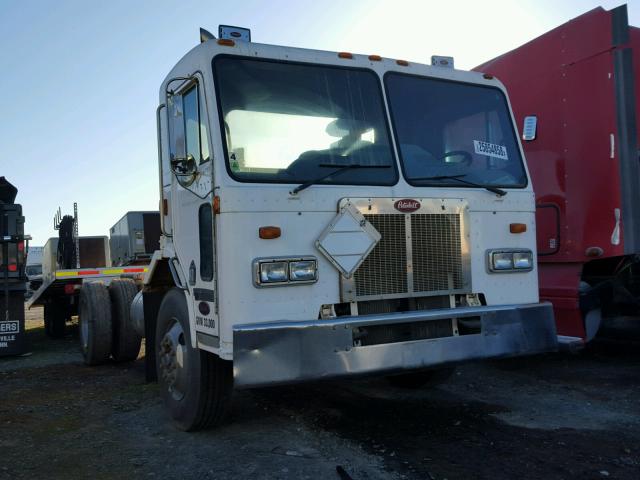 1NPZH07X61D713460 - 2001 PETERBILT 320 WHITE photo 1