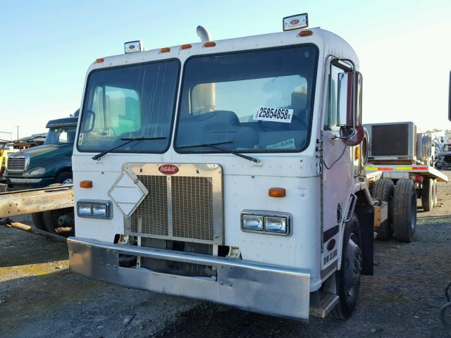 1NPZH07X61D713460 - 2001 PETERBILT 320 WHITE photo 2