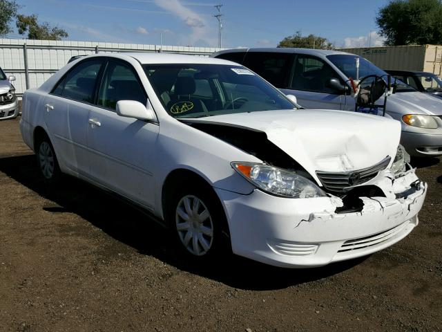 4T1BE32K75U557767 - 2005 TOYOTA CAMRY LE WHITE photo 1