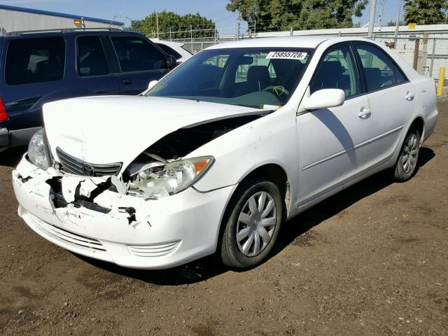 4T1BE32K75U557767 - 2005 TOYOTA CAMRY LE WHITE photo 2