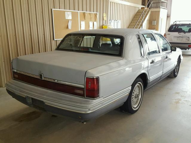 1LNLM83W4PY771035 - 1993 LINCOLN TOWN CAR C BLUE photo 4