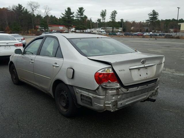 4T1BE30K25U010635 - 2005 TOYOTA CAMRY LE GRAY photo 3