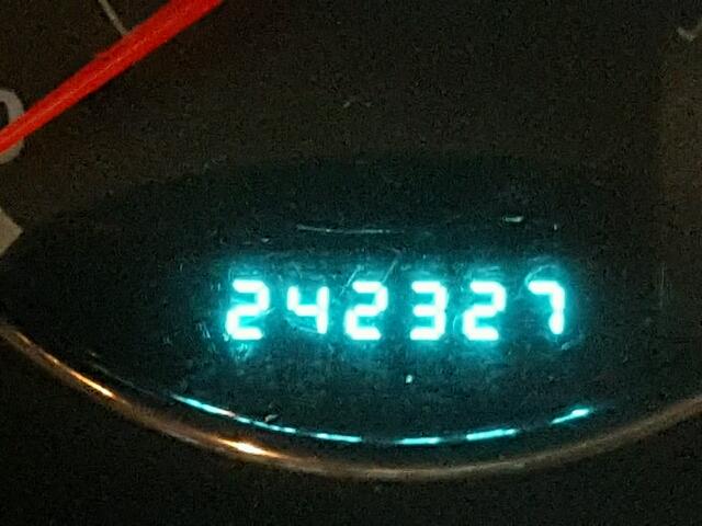 1J4GL58K25W607170 - 2005 JEEP LIBERTY LI RED photo 8