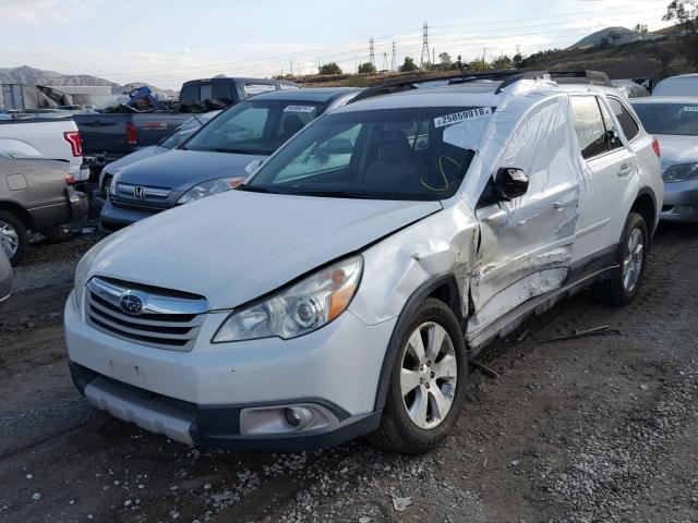 4S4BRDLC8B2337675 - 2011 SUBARU OUTBACK 3. WHITE photo 2