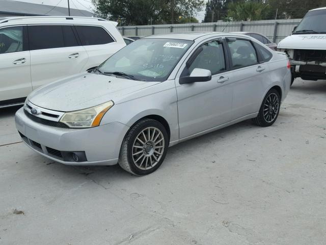 1FAHP36N99W103744 - 2009 FORD FOCUS SES SILVER photo 2