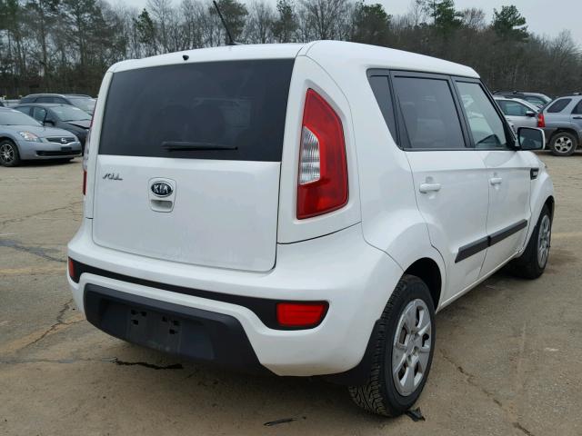 KNDJT2A53C7388905 - 2012 KIA SOUL WHITE photo 4