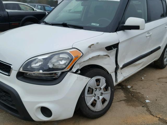 KNDJT2A53C7388905 - 2012 KIA SOUL WHITE photo 9