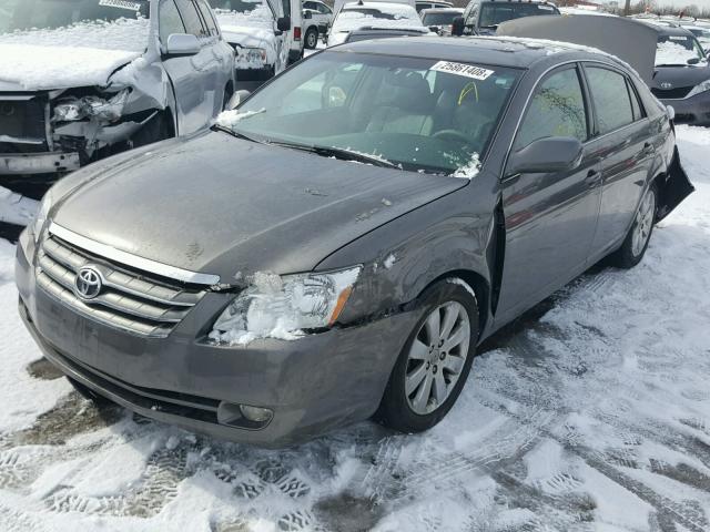 4T1BK36B55U009933 - 2005 TOYOTA AVALON XL GRAY photo 2