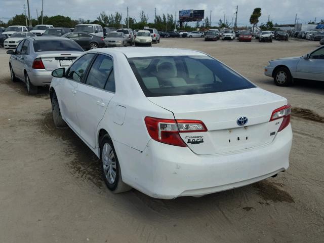 4T1BD1FK2CU003633 - 2012 TOYOTA CAMRY HYBR WHITE photo 3