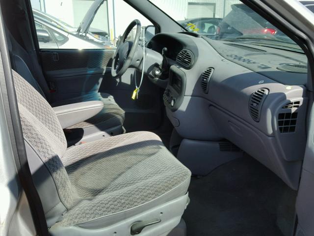 2C4GJ2534YR898923 - 2000 CHRYSLER VOYAGER SILVER photo 5