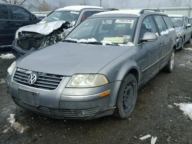 WVWCD63B25E016101 - 2005 VOLKSWAGEN PASSAT GLS GRAY photo 2