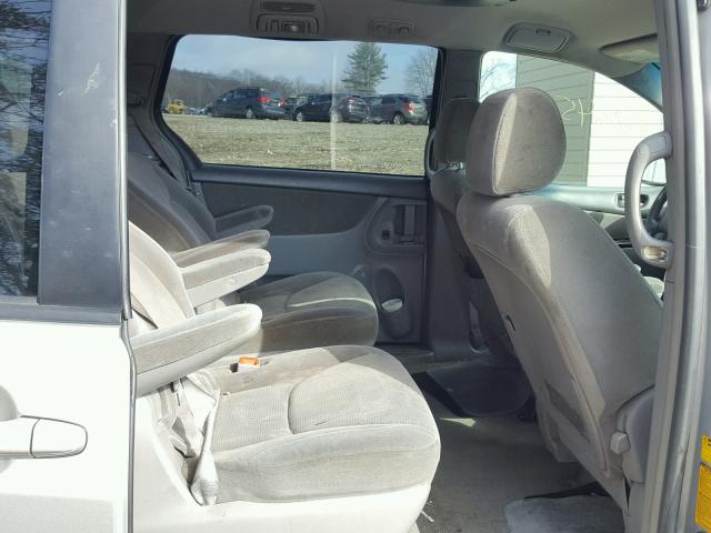 5TDZA23C14S131477 - 2004 TOYOTA SIENNA CE SILVER photo 6