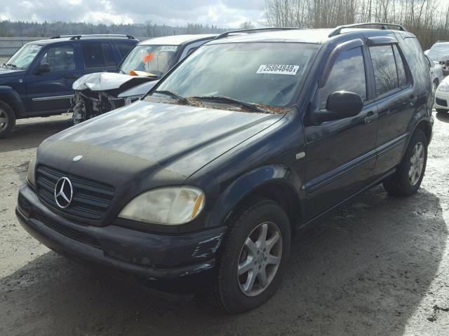 4JGAB72E7YA180675 - 2000 MERCEDES-BENZ ML 430 BLACK photo 2