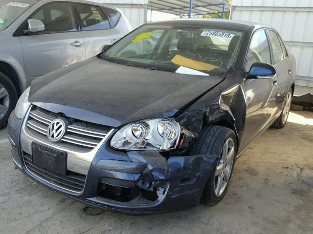 3VWAZ7AJ9AM102810 - 2010 VOLKSWAGEN JETTA LIMI BLUE photo 2