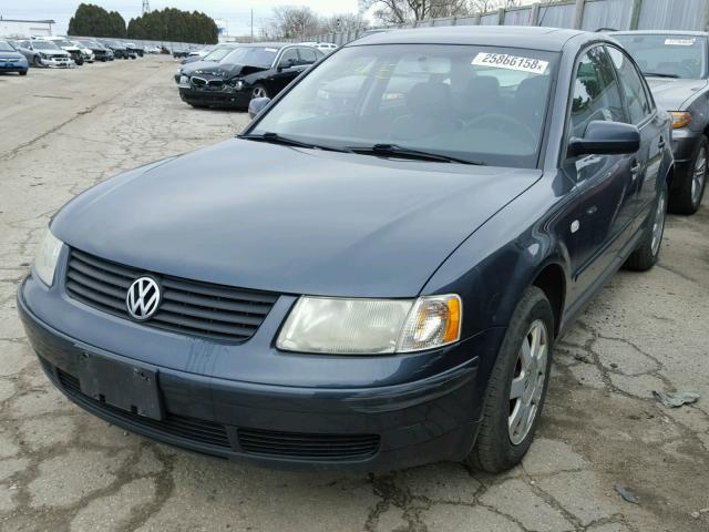 WVWMA23B6YP341932 - 2000 VOLKSWAGEN PASSAT GLS BLUE photo 2