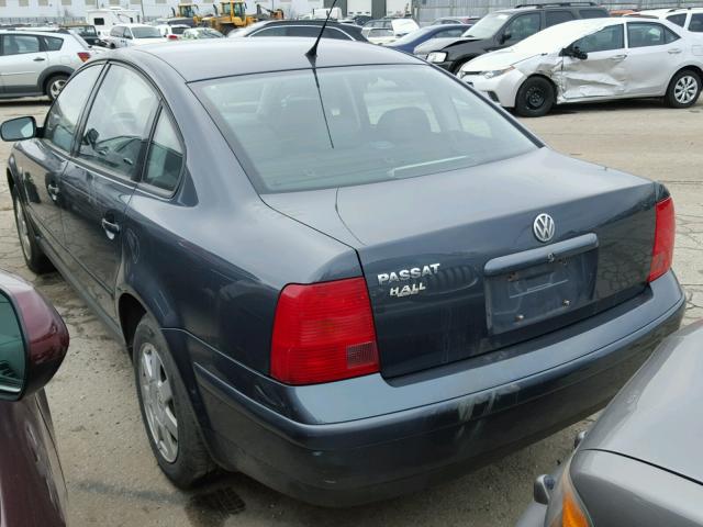 WVWMA23B6YP341932 - 2000 VOLKSWAGEN PASSAT GLS BLUE photo 3