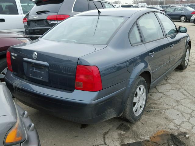 WVWMA23B6YP341932 - 2000 VOLKSWAGEN PASSAT GLS BLUE photo 4