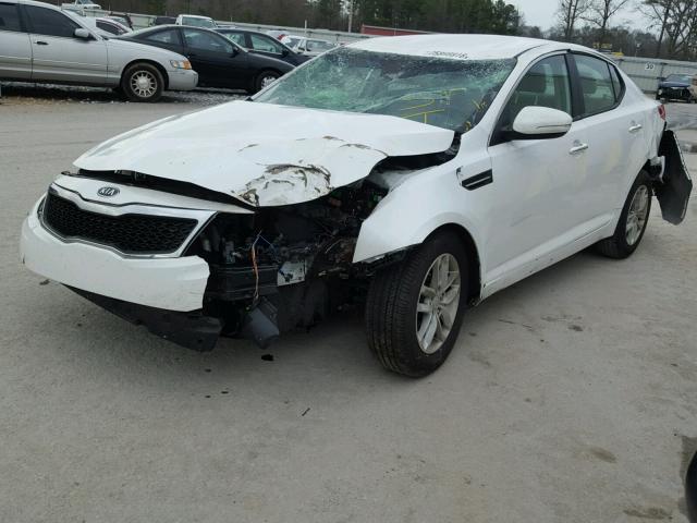 5XXGM4A70CG045934 - 2012 KIA OPTIMA LX WHITE photo 2