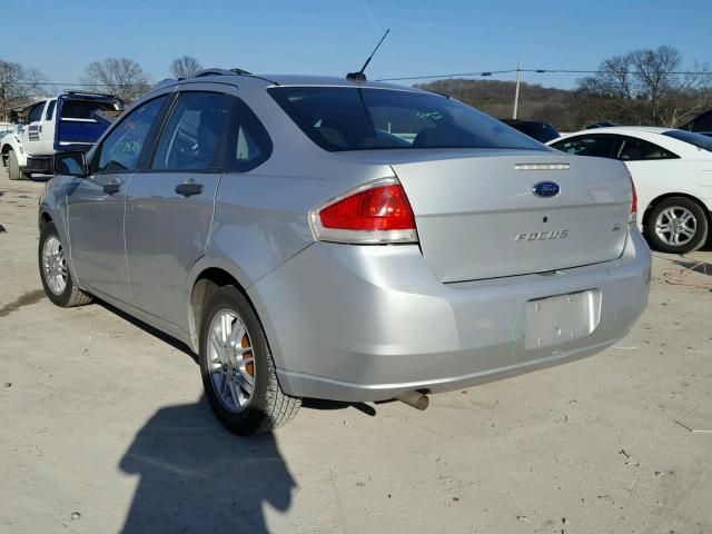 1FAHP35N89W123467 - 2009 FORD FOCUS SE SILVER photo 3