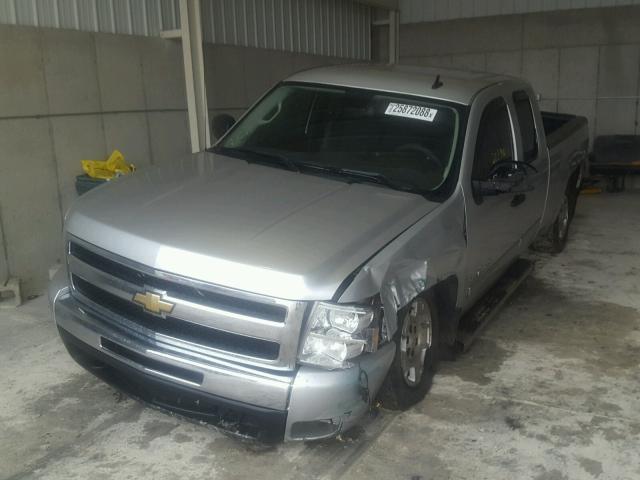 1GCRKSE30BZ154142 - 2011 CHEVROLET SILVERADO SILVER photo 2