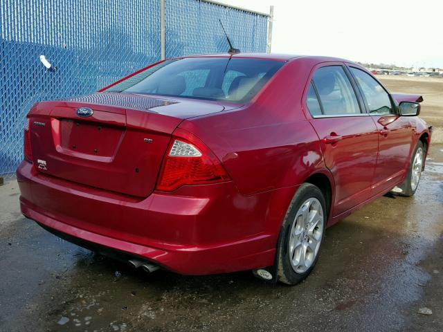 3FAHP0HA3BR131248 - 2011 FORD FUSION SE RED photo 4