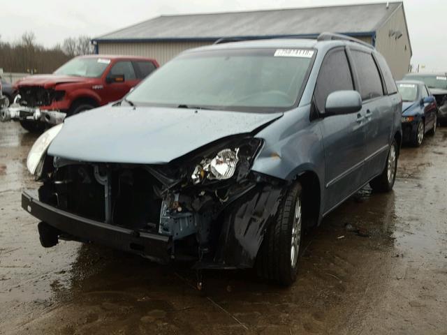 5TDZK22C89S263884 - 2009 TOYOTA SIENNA XLE BLUE photo 2