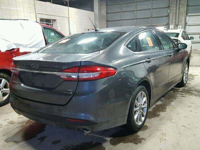 3FA6P0LU6HR287835 - 2017 FORD FUSION SE GRAY photo 4