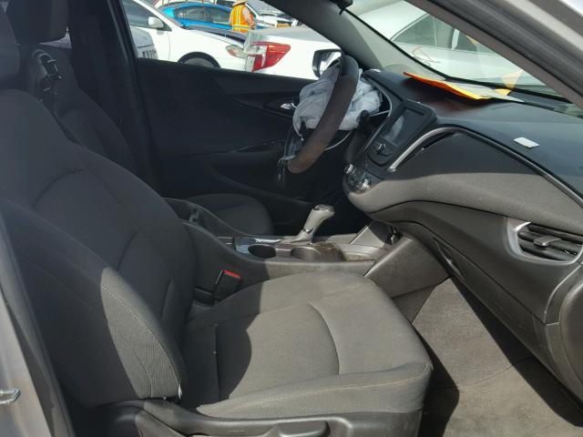 1G1ZB5ST0HF108495 - 2017 CHEVROLET MALIBU LS ვერცხლისფერი ფოტო 5