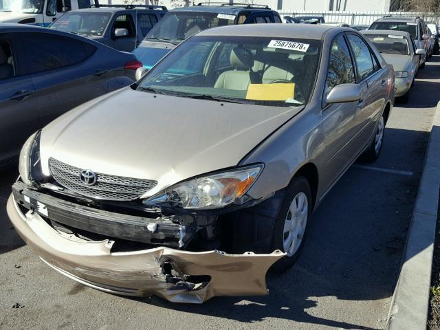 JTDBE32KX20116738 - 2002 TOYOTA CAMRY LE GOLD photo 2