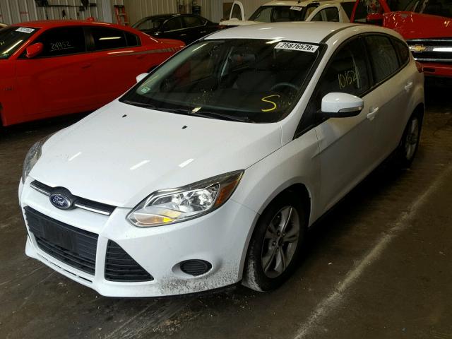 1FADP3K27DL319936 - 2013 FORD FOCUS SE WHITE photo 2