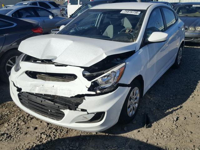 KMHCT4AE3GU097229 - 2016 HYUNDAI ACCENT SE WHITE photo 2