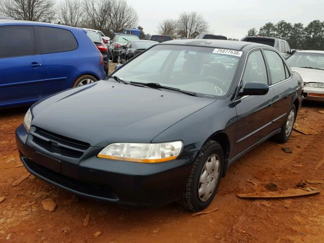 1HGCG5648WA237291 - 1998 HONDA ACCORD LX GREEN photo 2