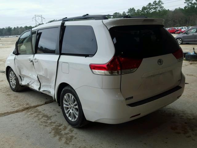 5TDYK3DC8BS023710 - 2011 TOYOTA SIENNA XLE WHITE photo 3