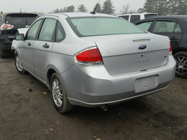 1FAHP35N49W100607 - 2009 FORD FOCUS SE SILVER photo 3