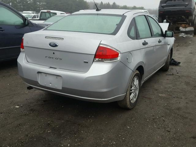 1FAHP35N49W100607 - 2009 FORD FOCUS SE SILVER photo 4