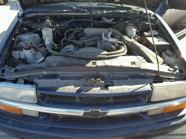 1GNDT13W012159211 - 2001 CHEVROLET BLAZER BLUE photo 7