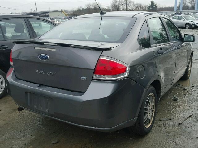 1FAHP3FN7BW186354 - 2011 FORD FOCUS SE GRAY photo 4