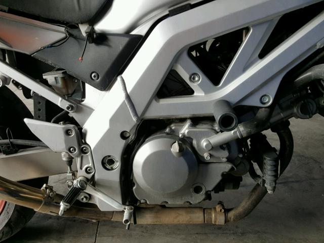 JS1VP53A632106488 - 2003 SUZUKI SV650 SILVER photo 7