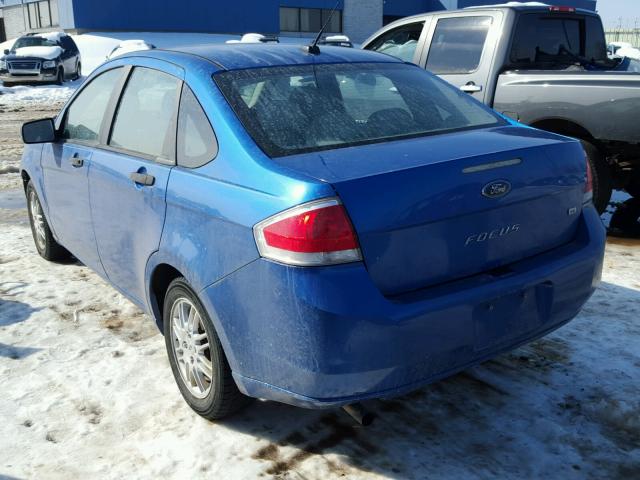 1FAHP3FNXAW256668 - 2010 FORD FOCUS SE BLUE photo 3