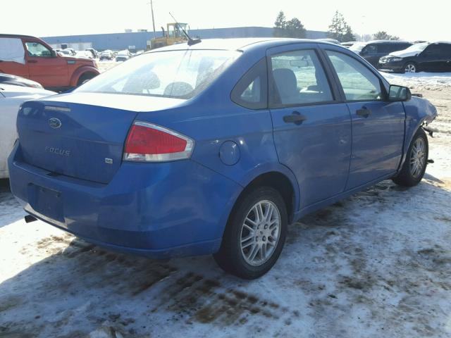 1FAHP3FNXAW256668 - 2010 FORD FOCUS SE BLUE photo 4