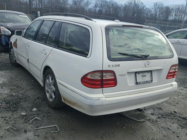 WDBJH65J82B452060 - 2002 MERCEDES-BENZ E 320 WHITE photo 3