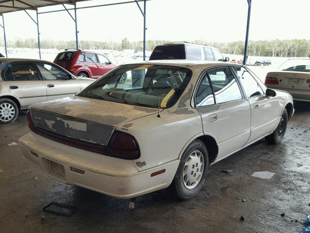 1G3HN52K4W4817005 - 1998 OLDSMOBILE 88 BASE WHITE photo 4