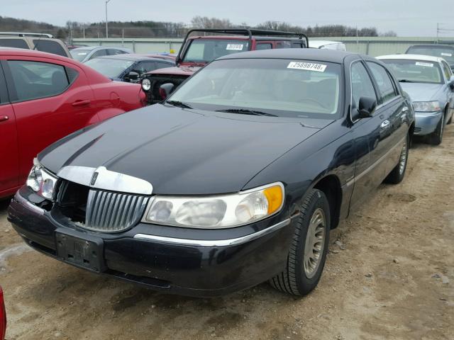 1LNHM83W9YY940117 - 2000 LINCOLN TOWN CAR C BLACK photo 2