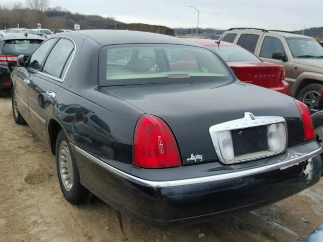 1LNHM83W9YY940117 - 2000 LINCOLN TOWN CAR C BLACK photo 3