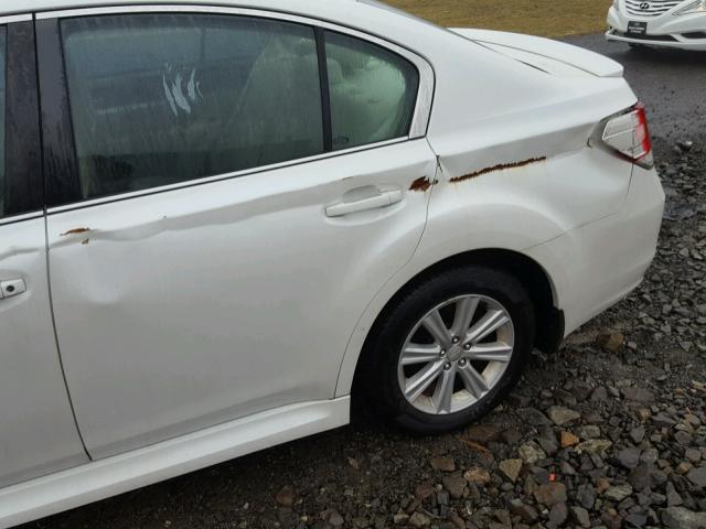 4S3BMAC6XC1012576 - 2012 SUBARU LEGACY 2.5 WHITE photo 9