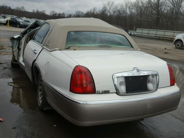 1LNHM82WXYY907144 - 2000 LINCOLN TOWN CAR S WHITE photo 3