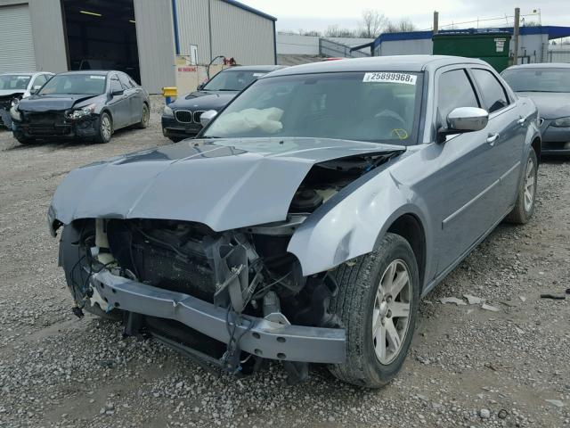 2C3KA53GX6H486790 - 2006 CHRYSLER 300 TOURIN SILVER photo 2