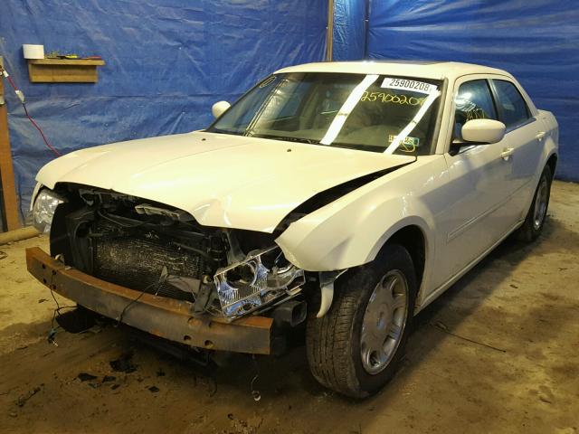 2C3KA53G96H497229 - 2006 CHRYSLER 300 TOURIN WHITE photo 2