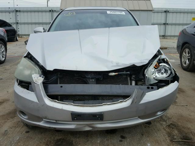 1N4AL11DX5C358902 - 2005 NISSAN ALTIMA S SILVER photo 9